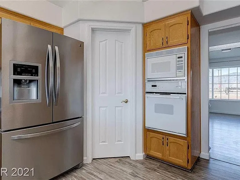 9721 Oakridge Ave — Photo 8