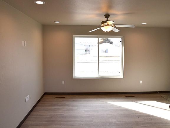 5th image of 1601 E Park St