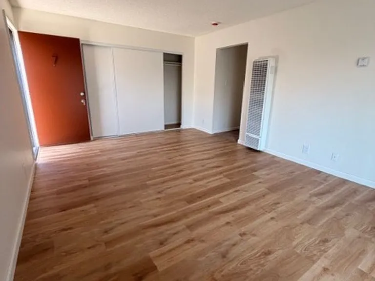 Dixon Townhouse — Photo 22