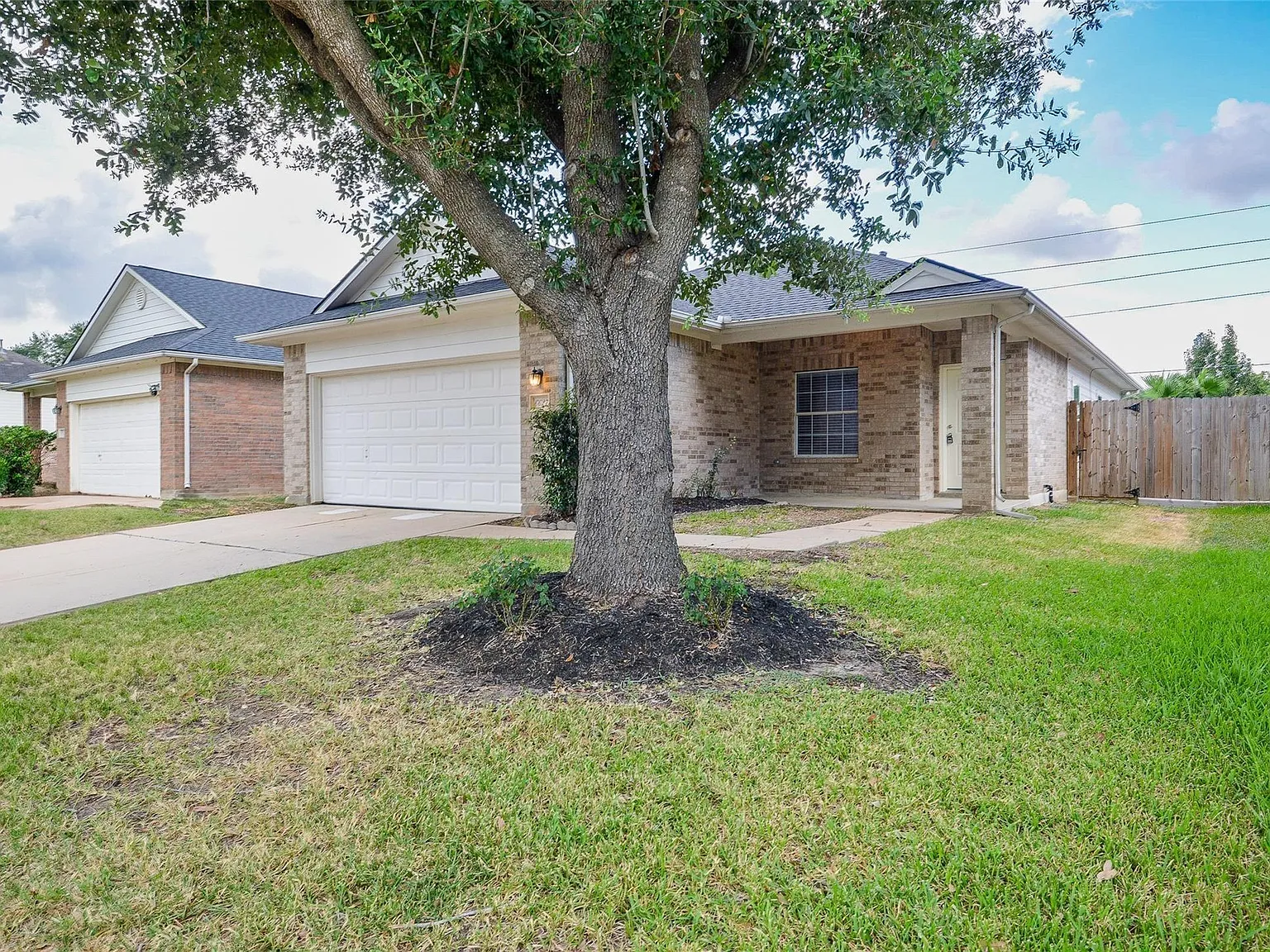 3 bed, 2.0 bath, 1490 sqft, $1,995 — Photo 2