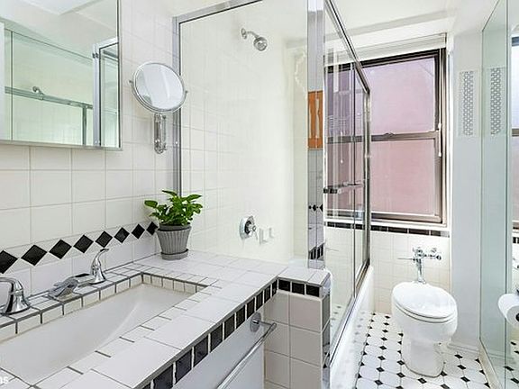 5th image of 235 E 73rd St APT 10B