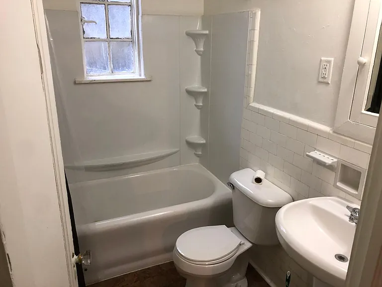Baringer Manor — Photo 6