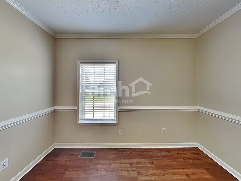 210 Fox Hunt Ln — Photo 17
