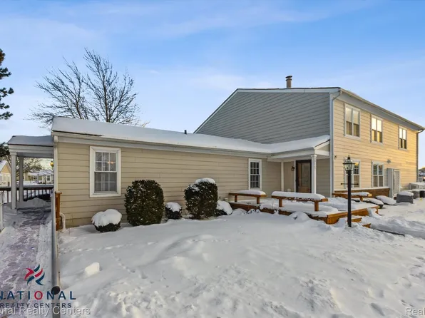 39867 Village Wood Ln, Novi, MI 48375