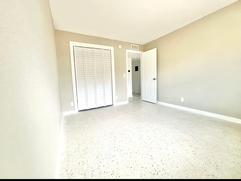 1023 N Tamarind Ave — Photo 11