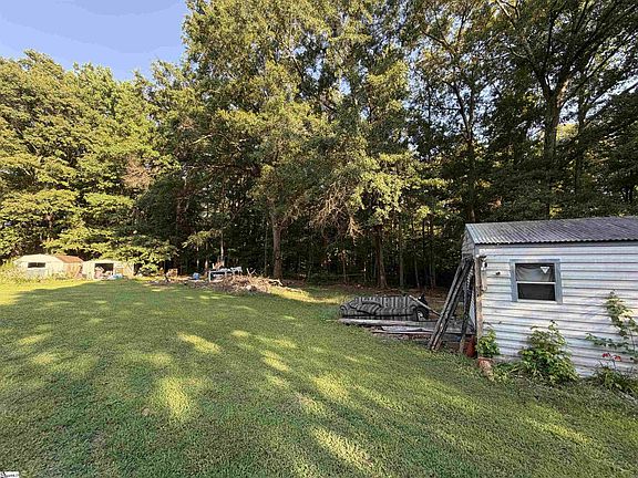 4th image of 744 Chapman Rd