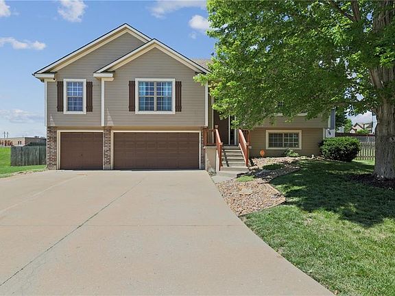 2nd image of 1300 NW Boxelder Ct