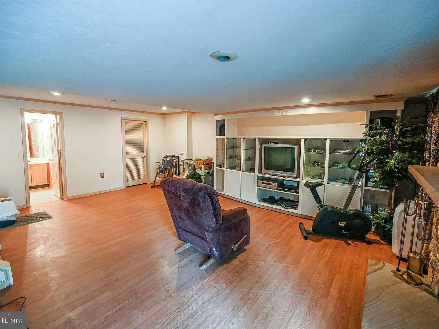 3 bed, 2022 sqft, $3,100 — Photo 3