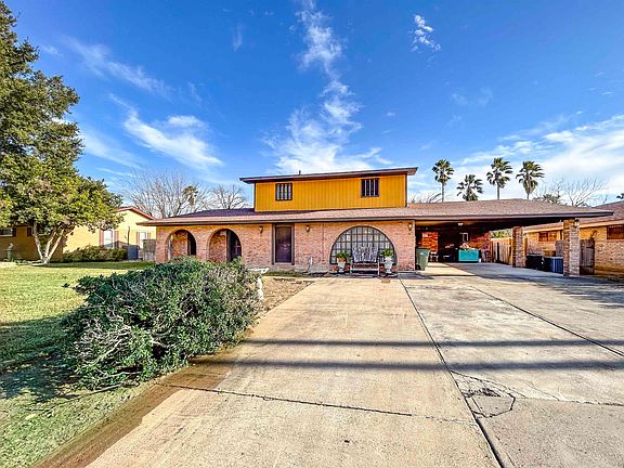 2nd image of 415 E Del Mar Blvd
