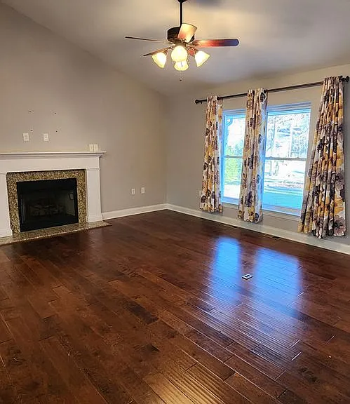 114 Camelot Ln — Photo 5