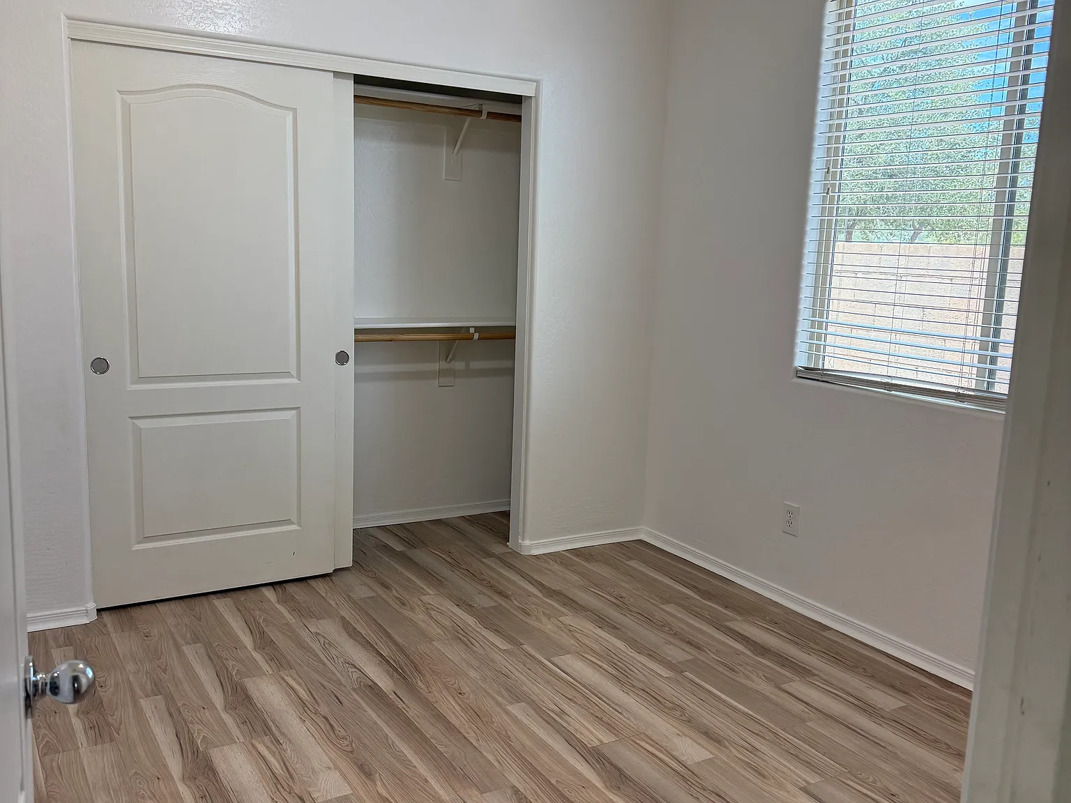 4 bed, 1967 sqft, $2,600 — Photo 2