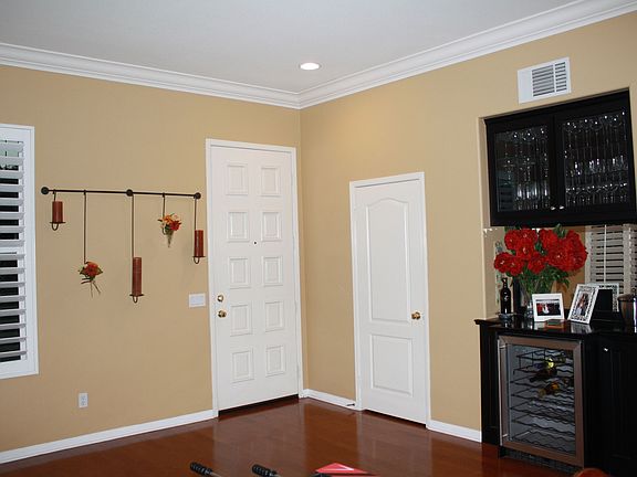 Living Room / Wine Bar