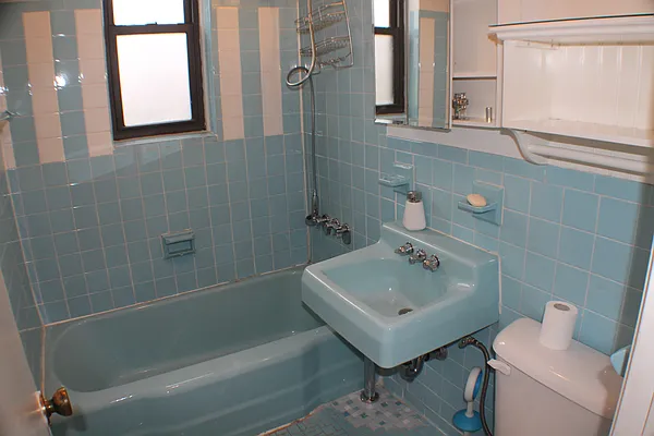 Sold by Re/Max In The City | media 6