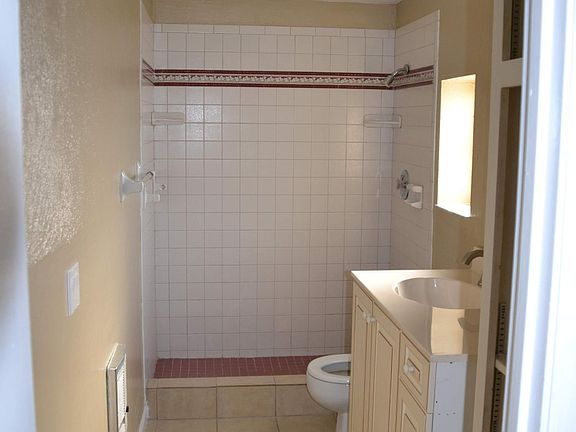 4th image of 2020 Florinda St #B