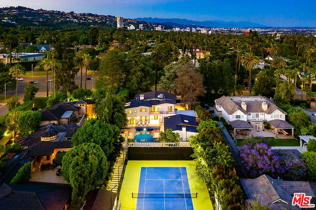 Building Photo - 721 N Beverly Dr
