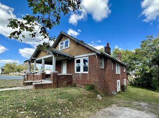 49 8th St SE, Hickory, NC 28602