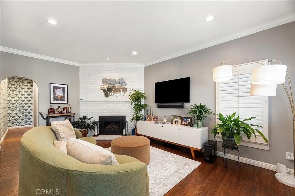3 bed, 1832 sqft, $22,000 — Photo 3