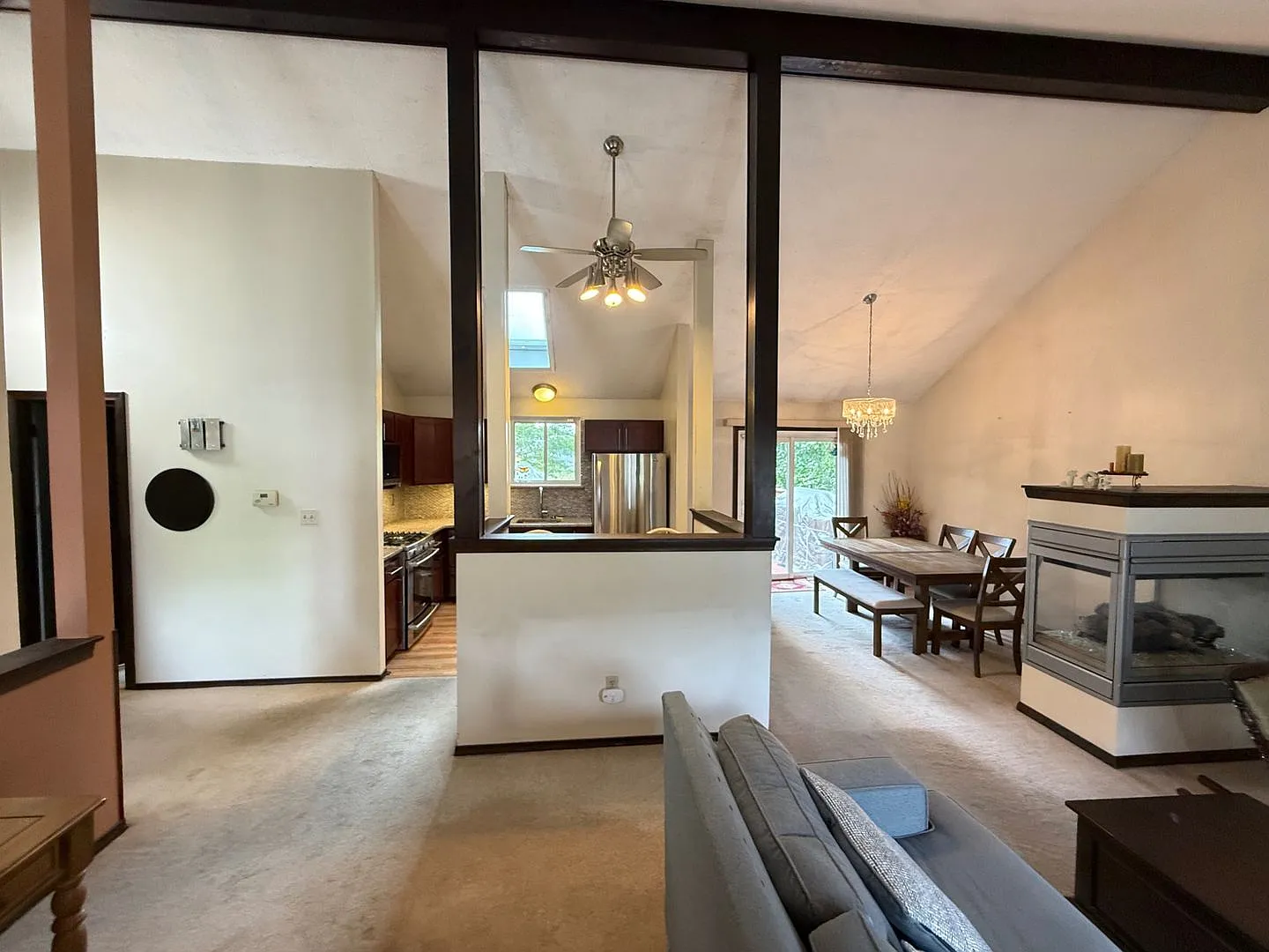 Fully Furnished South Windsor Contemporary House — Photo 3