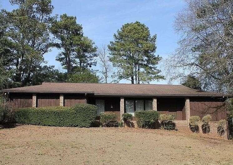 1st image of 570 Clubhouse Dr SE