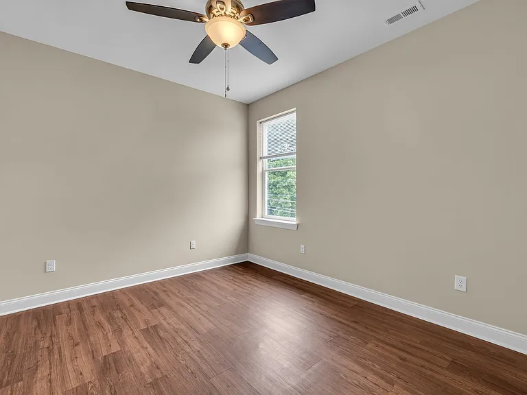 702 Moore St — Photo 6