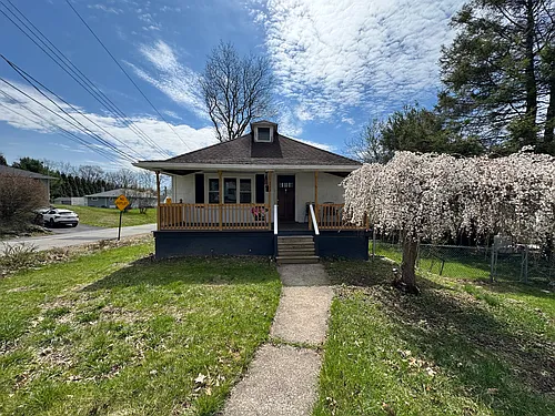 113 E Center St Photo 1