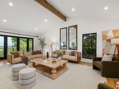 13481 Cheltenham Dr, Sherman Oaks, CA, 91423