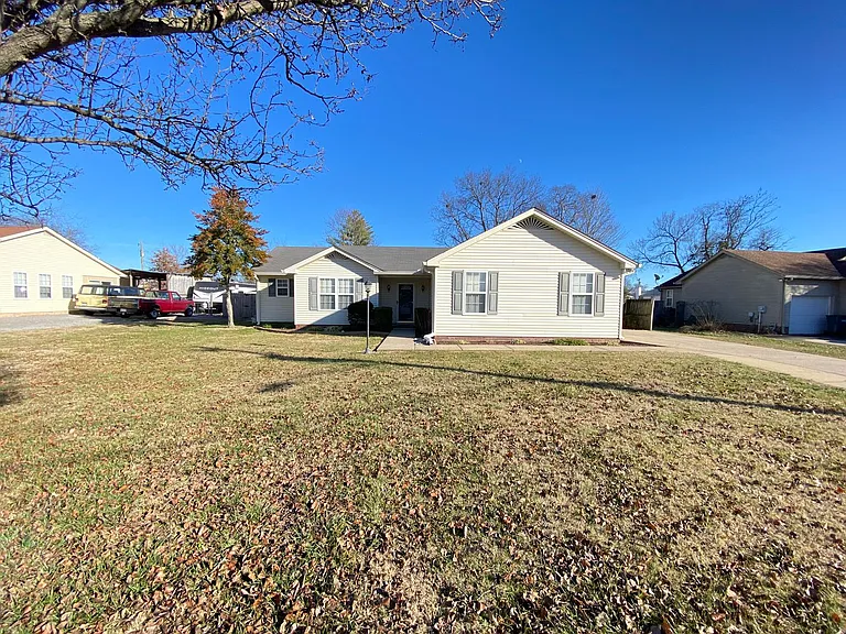 711 Fields Ln — Photo 1