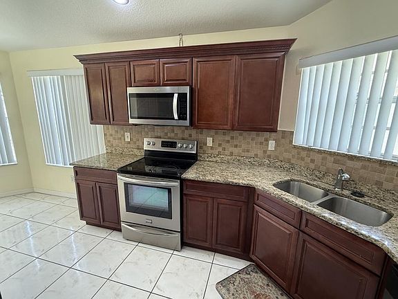 3rd image of 1300 Daniels Cove Dr