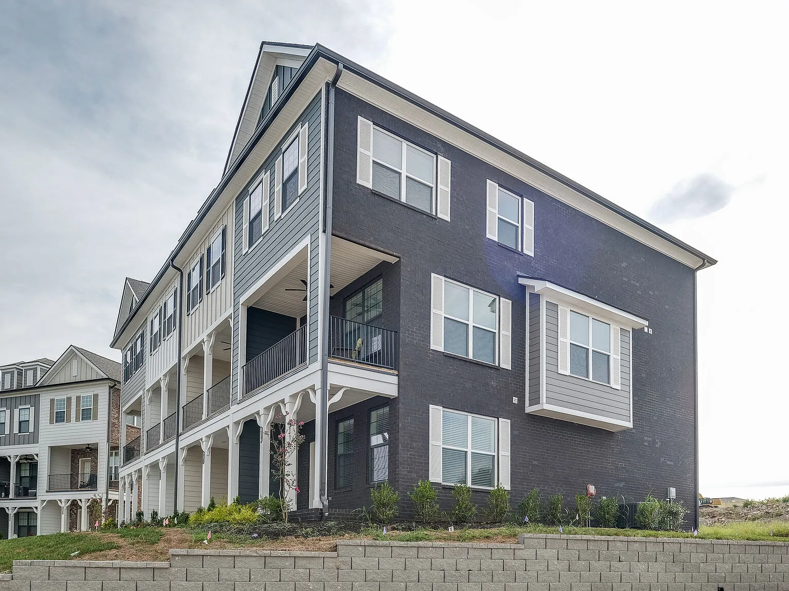2 bed, 3.5 bath, 1692 sqft, $2,550 — Photo 2