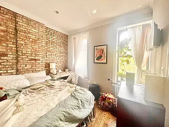 Rented by Century 21 Premier 