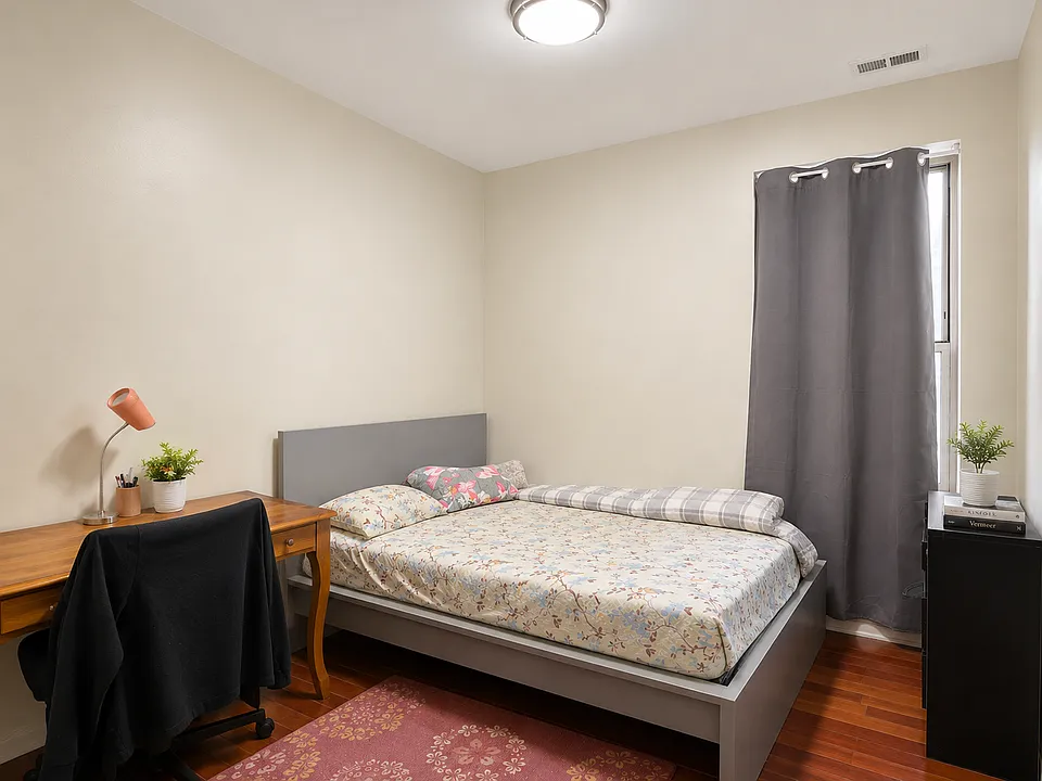 5134-5142 S Ingleside Ave #2C