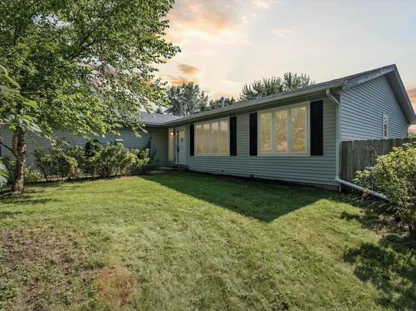 9903 Clay Ct, Roscoe, IL 61073