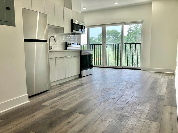 2nd image of 4146 Parkside Ave #405A