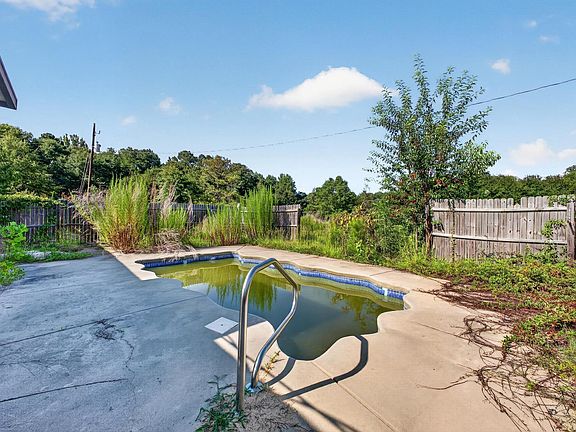 3rd image of 948 Peach Festival Rd