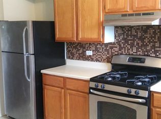 10429 Dearlove Rd APT 5, Glenview, IL 60025