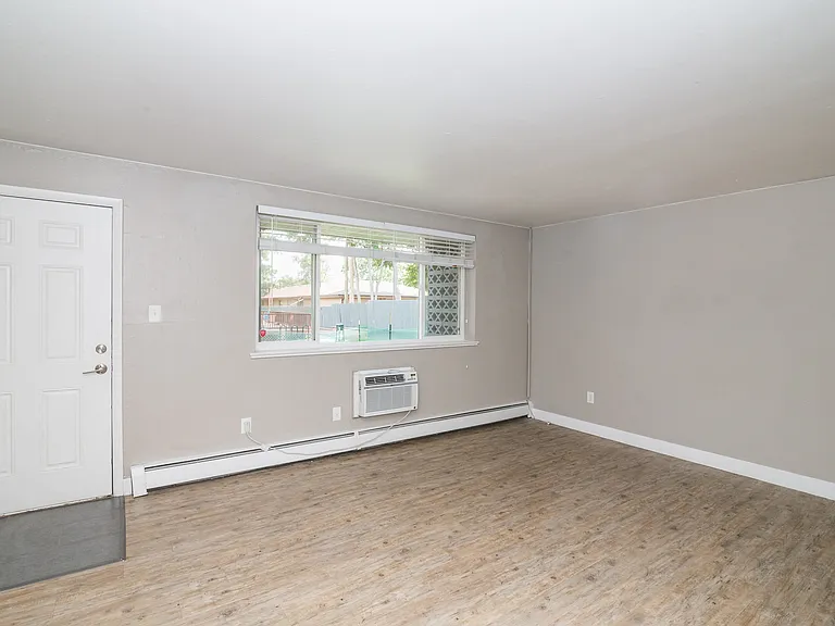 Clay Street Apartments — Photo 31