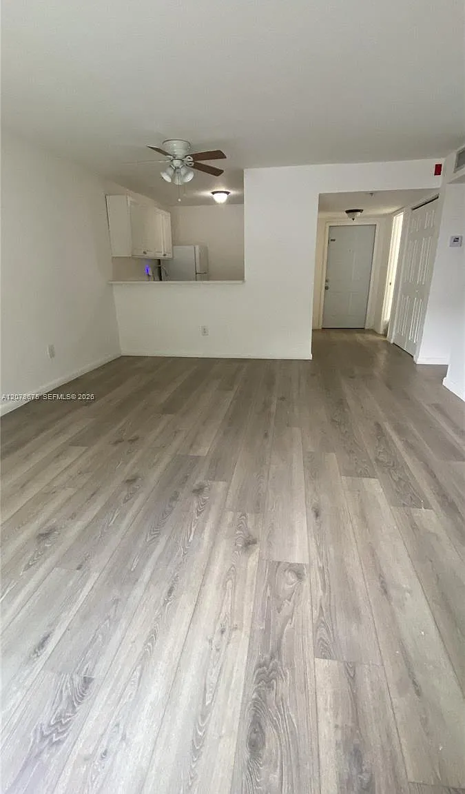 15205 NE 6th Ave — Photo 3
