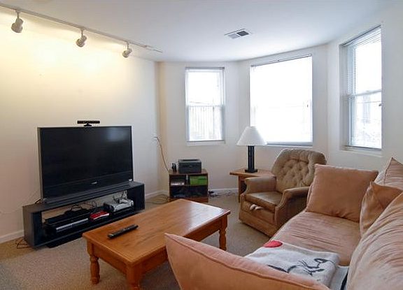 4th image of 1840 W Henderson St #G
