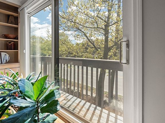 5th image of 282 Mount Auburn St Unit 282