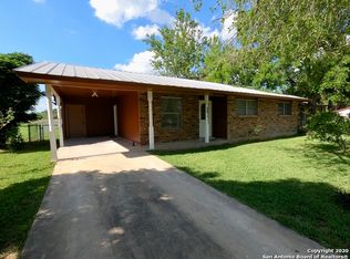 502 Davis Ave, Devine, TX 78016