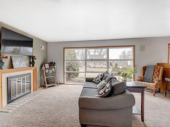 3rd image of 1203 24th St NE