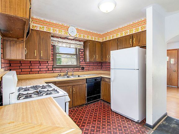 4th image of 37155 N Shirley Dr