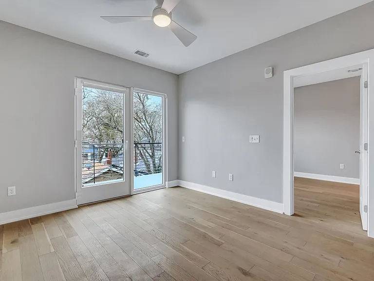 601 E 39th Street — Photo 26