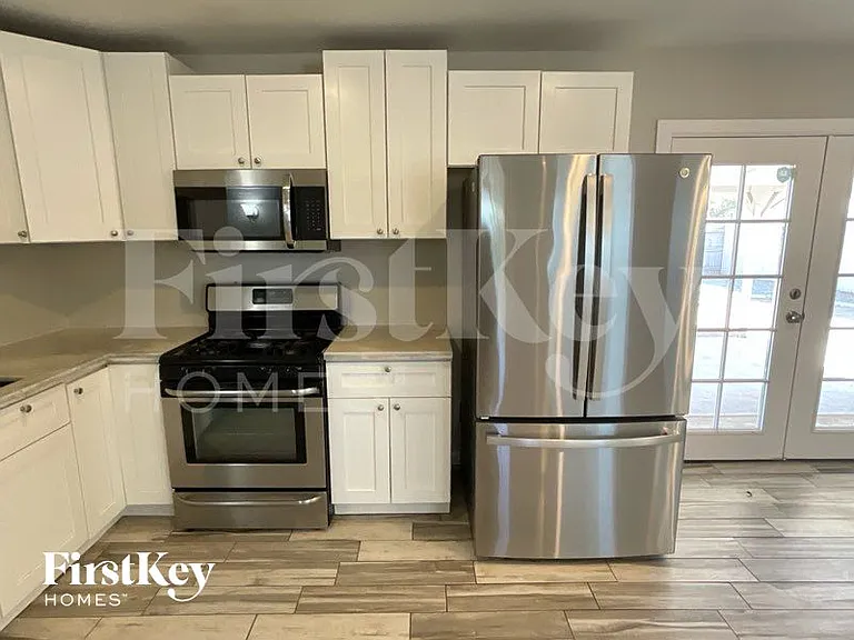 2133 E Larkspur Dr — Photo 5