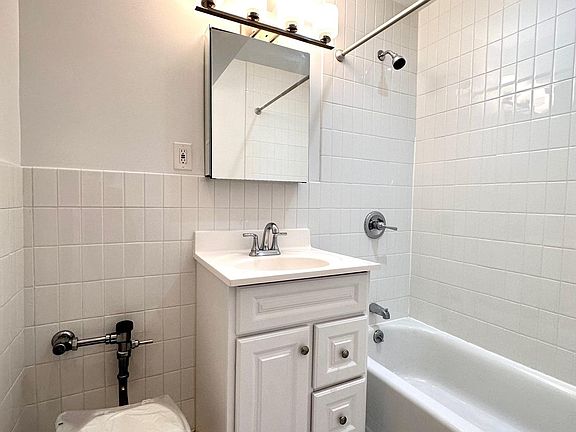 5th image of 14945 Northern Blvd APT 5U