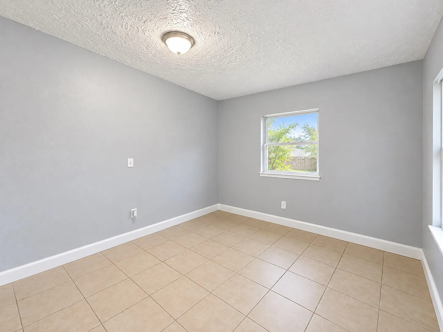 3 bed, 1.5 bath, 1272 sqft, $1,795 — Photo 3