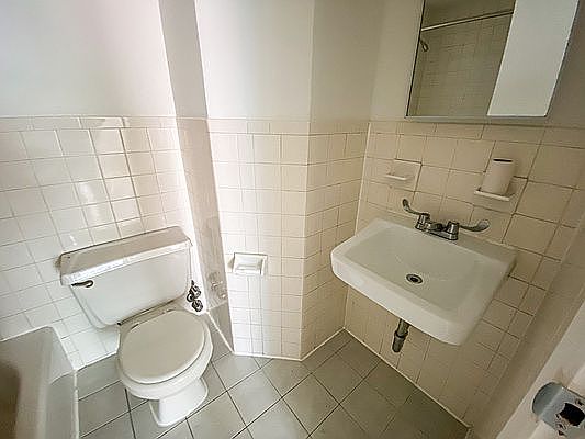 4th image of 2335 1st Ave #4A