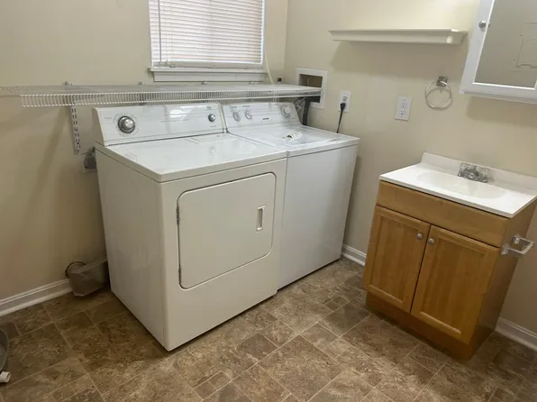 268 Ford Ave APT 1, Stanardsville, VA 22973