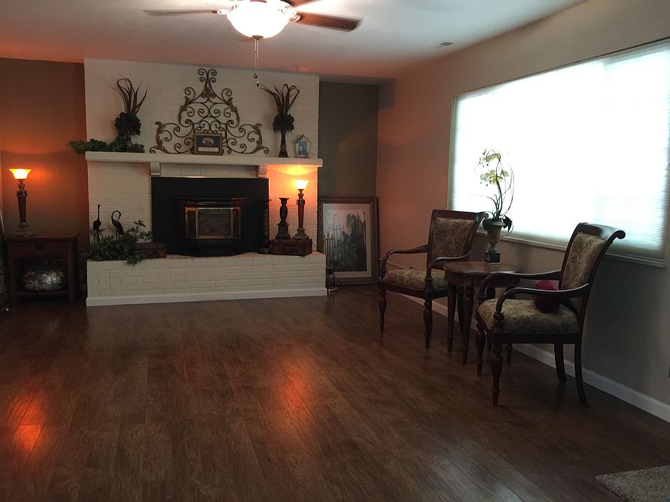 family room w/pellet stove