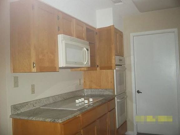 5th image of 805 Holbrook Cir